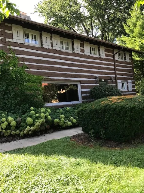 Tosa Log Cabin